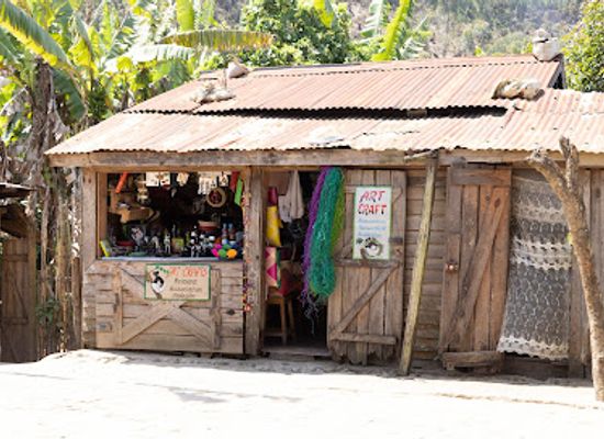 madagascar/andasibe/shop/art-crafts-association-peasants-of-andasibe
