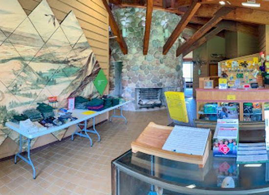 wisconsin/kettle-moraine/shop/henry-s-reuss-ice-age-visitor-center