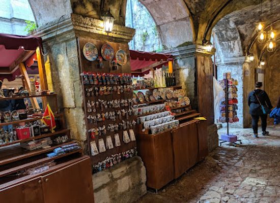 montenegro/piva-river-valley/shop/kotor-bazaar