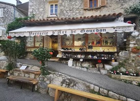 france/provence/shop/verrerie-d-art-de-gourdon