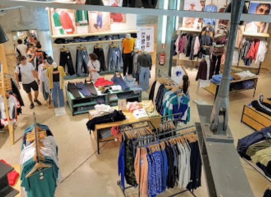 spain/catalonia/shop/urban-outfitters