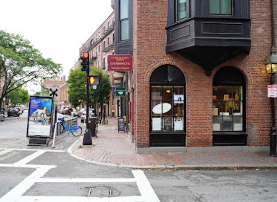massachusetts/boston/beacon-hill/shop/green-eyed-daisy