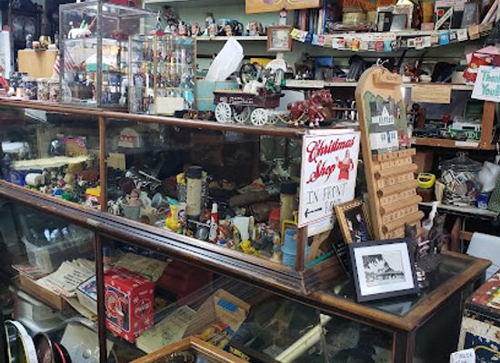 pennsylvania/upper-delaware-valley/shop/den-of-antiquity-and-christmas-shop