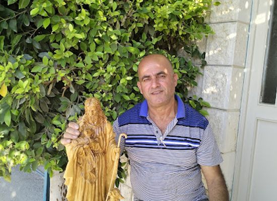 israel/bethlehem/shop/holy-family-jaraysa-olive-wood