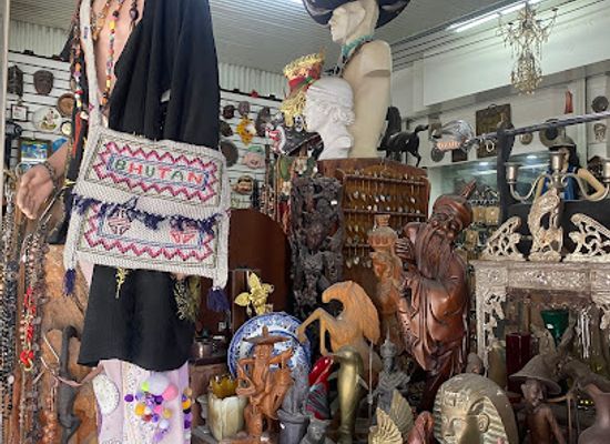 thailand/chiang-mai/old-city/shop/rojana-art-souvenirs