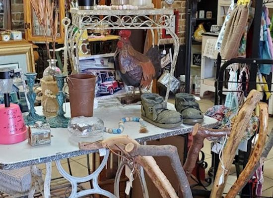 kansas/southwest-kansas/shop/reimagined-local-artisans-and-vintage-shop