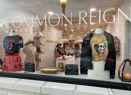 illinois/western-illinois/shop/uncommon-reign