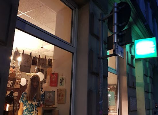 austria/vienna/wahring/shop/nelli-s-antiques