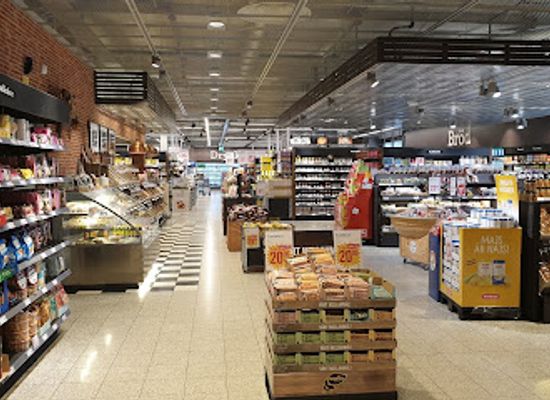 sweden/kosterhavet-national-park/shop/willys-stromstad