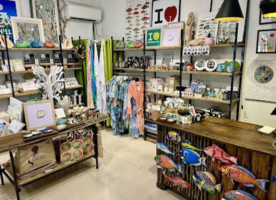 seychelles/ile-au-cerf/shop/yves-souvenir-cachee