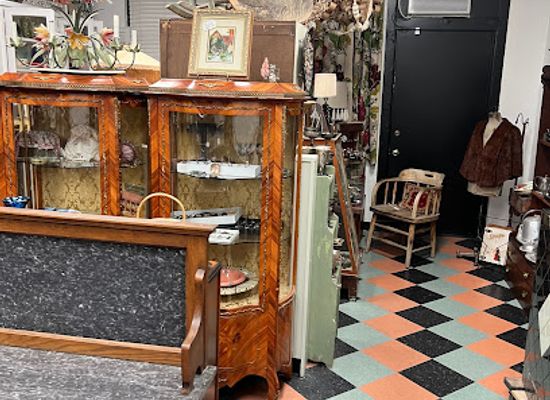 california/bakersfield/shop/19th-and-eye-street-antiques-and-vintage
