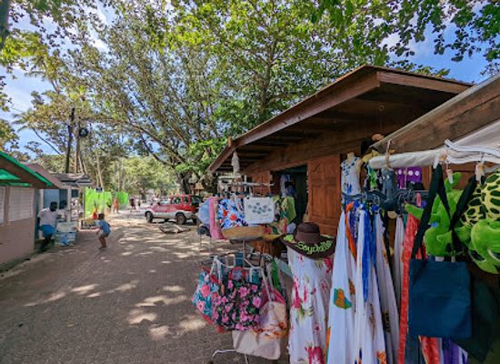 seychelles/cousine-island/shop/beau-vallon-street-shopping
