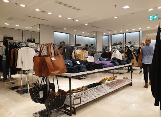 poland/krakow/shop/zara