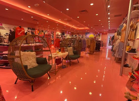 arizona/tonto-national-forest/shop/rolling-rack-boutique