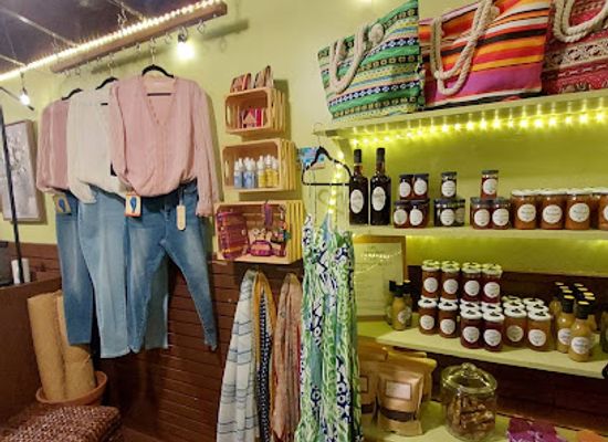 honduras/bay-islands/shop/roatan-welcome-center