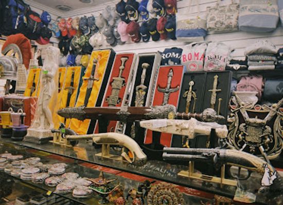 italy/rome/shop/amoroma-souvenir