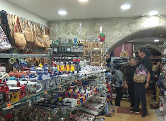 portugal/porto/baixa/shop/ribeira-souvenirs