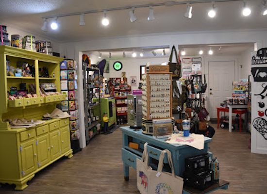 iowa/ankeny/shop/uptown-confections-curiosities