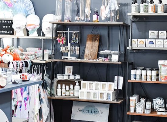 canada/northern-canada/shop/unique-town-boutique