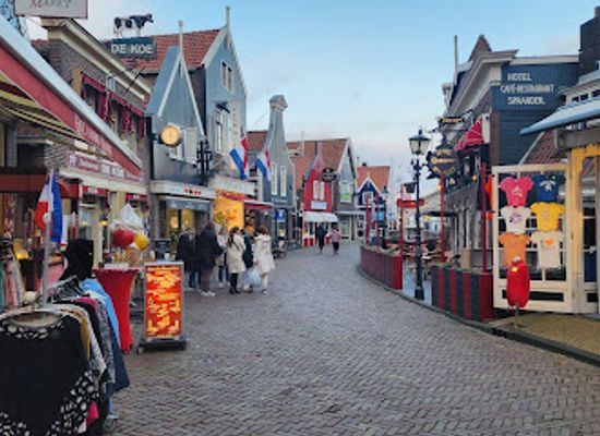 netherlands/ijsselmeer-polders/shop/cheese-factory-volendam