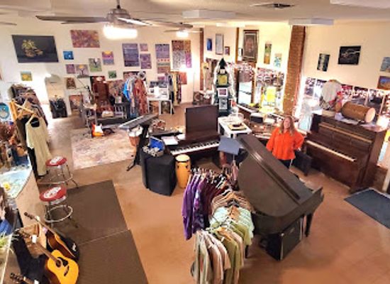 california/redding/shop/cascade-curations-music-art-and-clothing-store