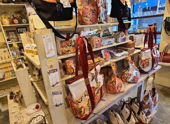 japan/okinawa/shop/okinawa-wind