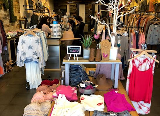 virginia/virginia-beach/shop/apricot-lane-boutique