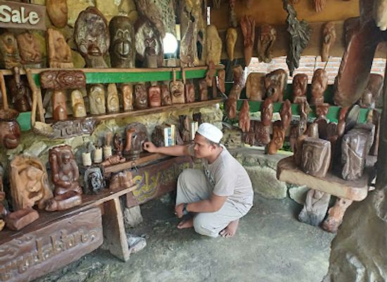 indonesia/bukit-lawang/shop/reclaimed-wood-carving