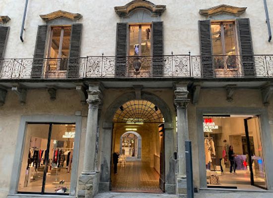 italy/arezzo/shop/sugar