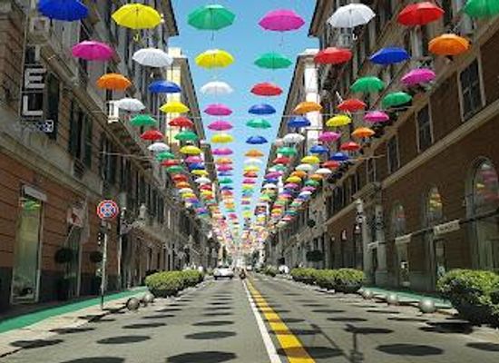 italy/genoa/shop/via-roma