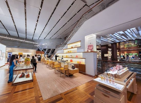 singapore/marina-bay/shop/louis-vuitton-island-store