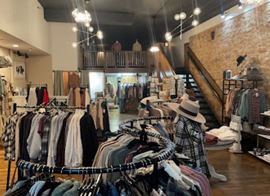 south-dakota/black-hills/shop/v-rae-s-boutique