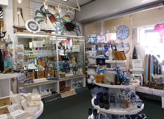 maryland/annapolis/shop/guzzi-gifts-christmas-corner