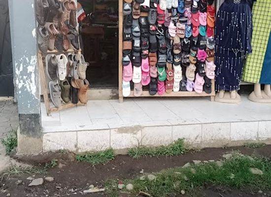 tanzania/masai-steppe/shop/shoes-shop-cloth-masai-creative-collection