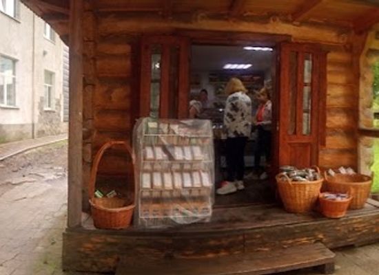 ukraine/yaremche/shop/syrna-komora