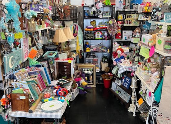 kansas/northwest-kansas/shop/owls-nest-topeka-antique-mall-and-flea-market