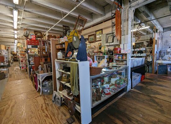 kansas/kansas-city/shop/river-market-antiques