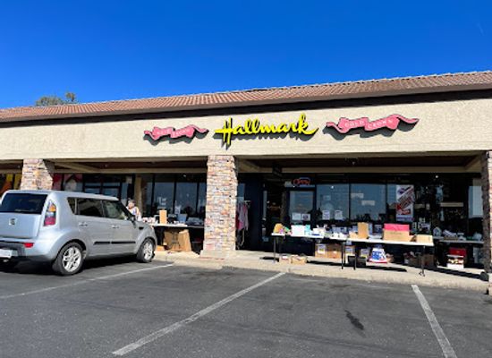 california/redding/shop/linda-s-hallmark-shop
