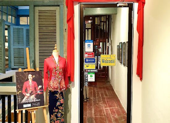 malaysia/george-town/chinatown/shop/penang-nyonya-culture