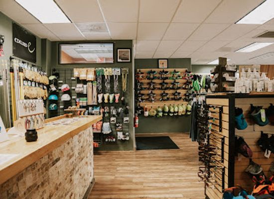 oregon/smith-rock-state-park/shop/redpoint-climbers-supply
