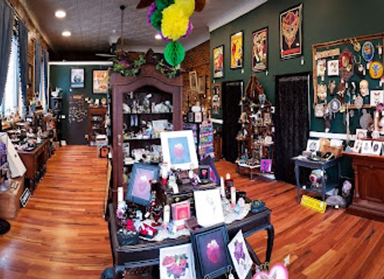 illinois/central-illinois/shop/the-painted-wraith-curiosity-shoppe-llc