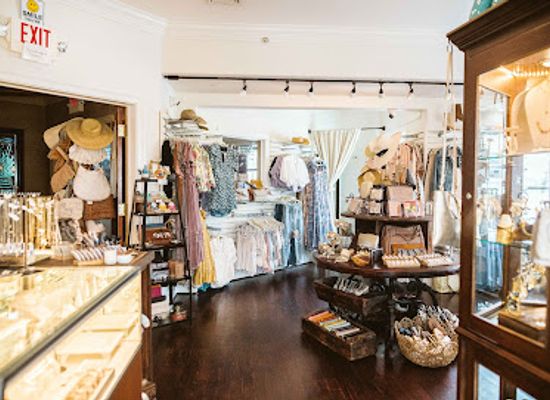 virginia/virginia-beach/oceanfront/shop/the-beach-nut-boutique
