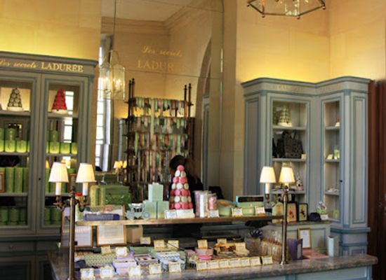 france/versailles/chateau-de-versailles/shop/laduree