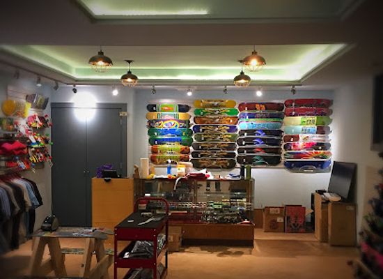 colorado/telluride/shop/the-drop-boardshop-and-printlab