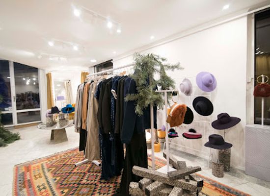 hungary/budapest/gellert-hill/shop/margot-budapest