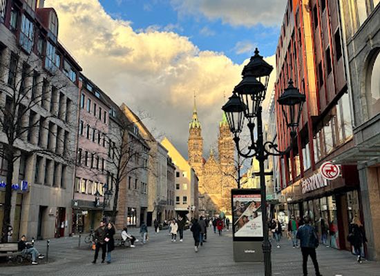 germany/nuremberg/altstadt/shop/breuninger-nuremberg