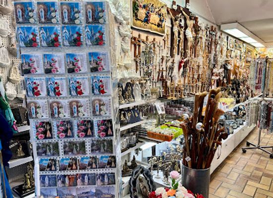 france/lourdes/shop/boutique-sainte-anne