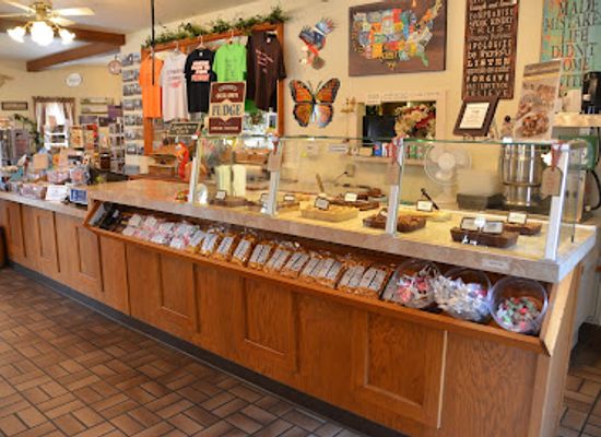 iowa/amana-colonies/shop/midwest-leather-fudge-factory