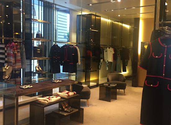 azerbaijan/baku/flame-towers/shop/gucci