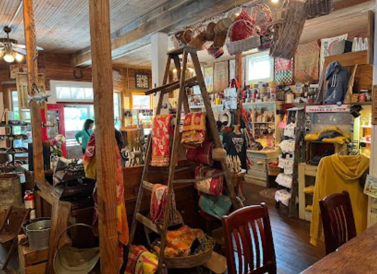 north-carolina/grandfather-mountain/shop/old-hampton-store-barbeque